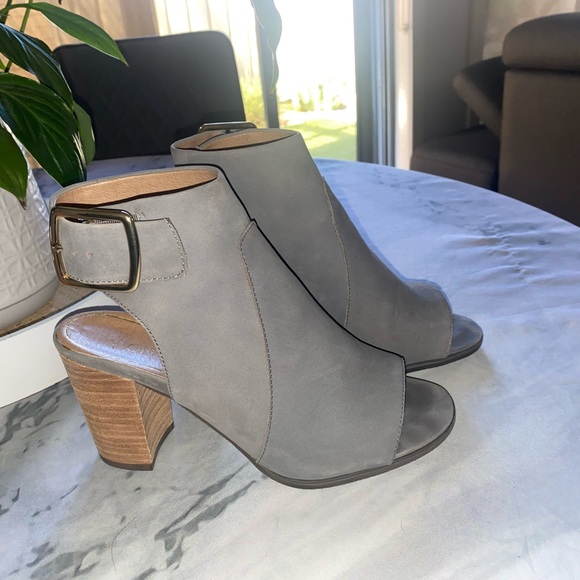 Vionic Open Toe Boots - Size 7 - Picture 6 of 6